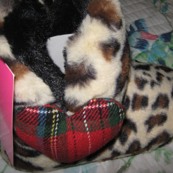 NWT Small Betsey Johnson Slippers and NWT Small Nicole Miller Gown - Picture 14 of 14